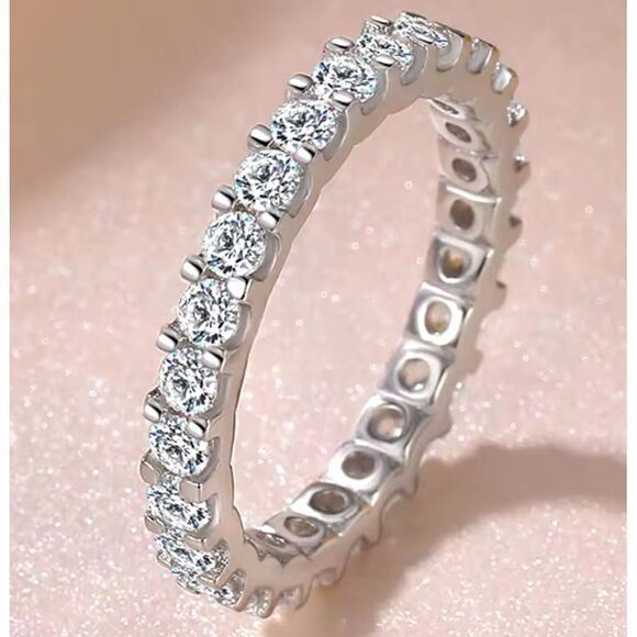 Elegant Sterling Silver Eternity Ring with Cubic Zirconia Wedding Band‎ Size 7 - Picture 8 of 8